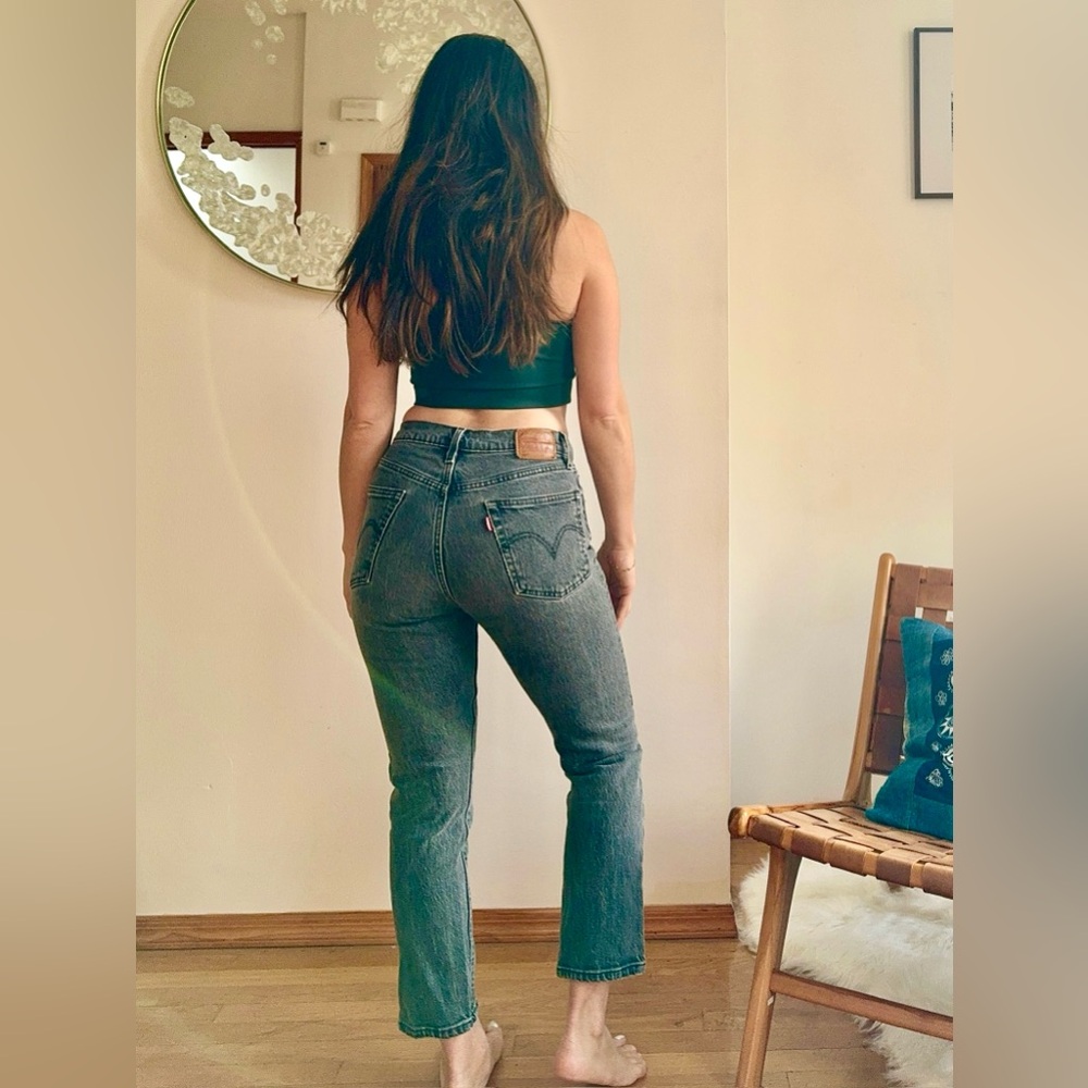 Levi’s Wedgie Straight Jeans in Dark Grey